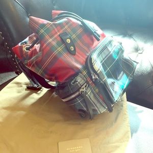 Unisex Burberry bag carrying bag really stylish